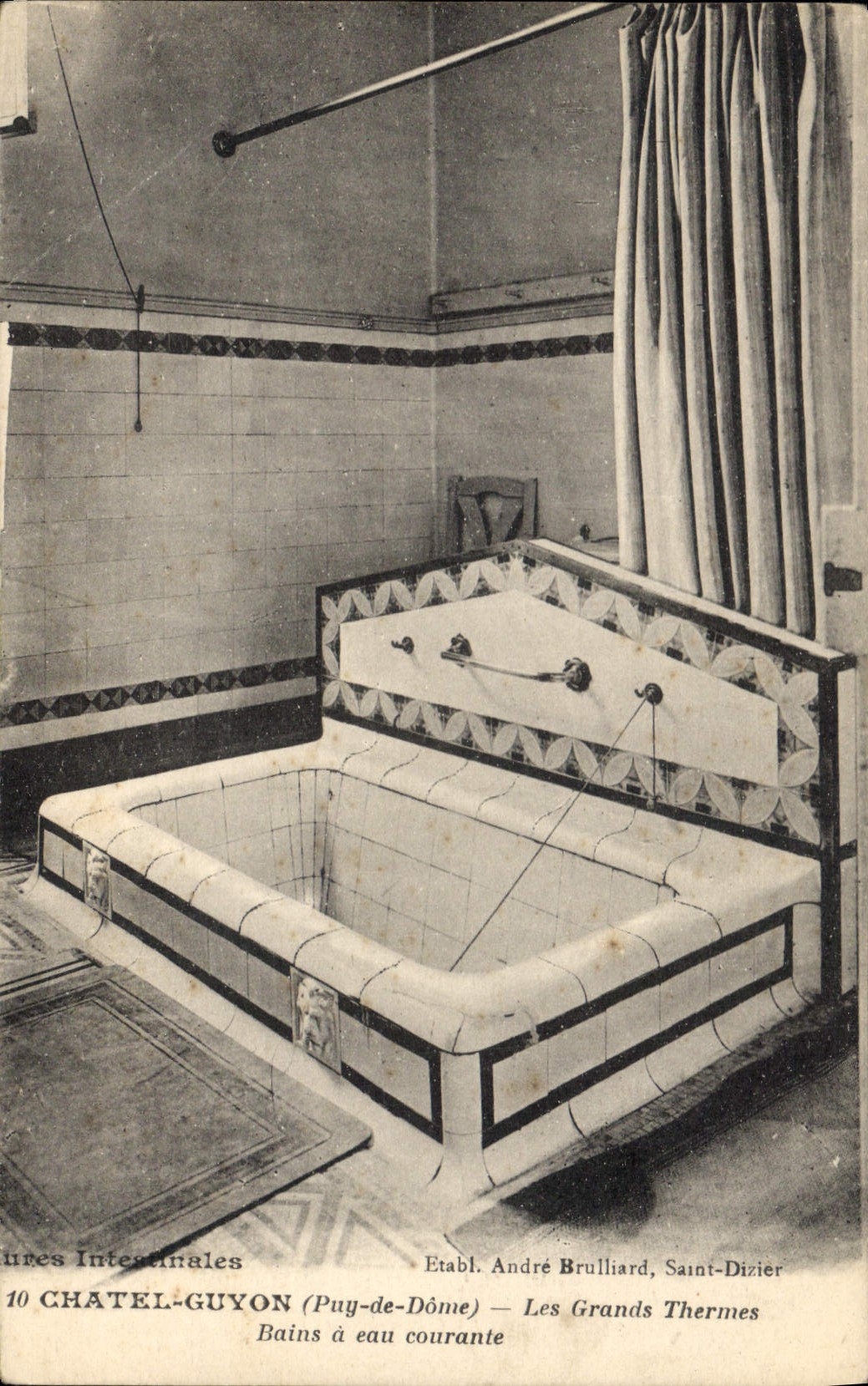 CPA Chatel Guyon Puy de Dome Les Grands Thermes Bains a eau courante