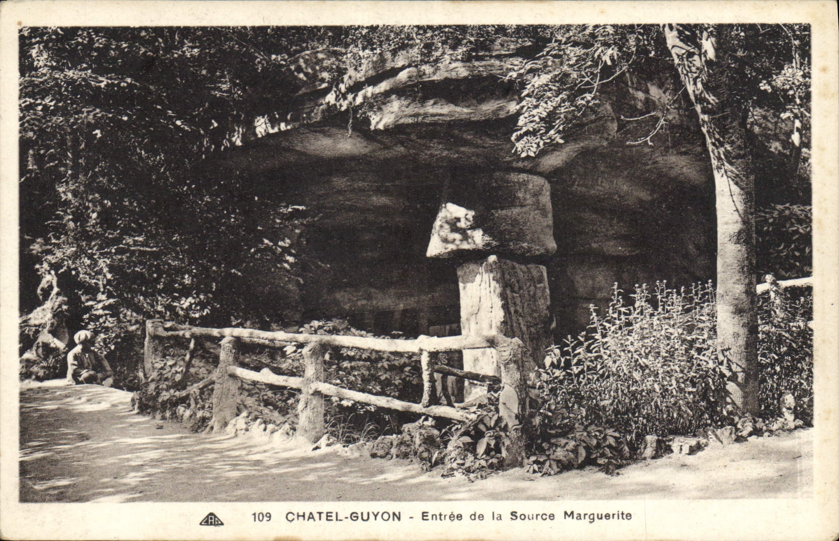 CPA Chatel Guyon Entree de la Source Marguerite