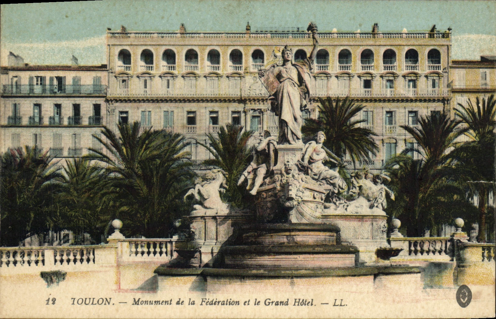CPA Toulon Monument de la Federation et le Grand Hotel 
