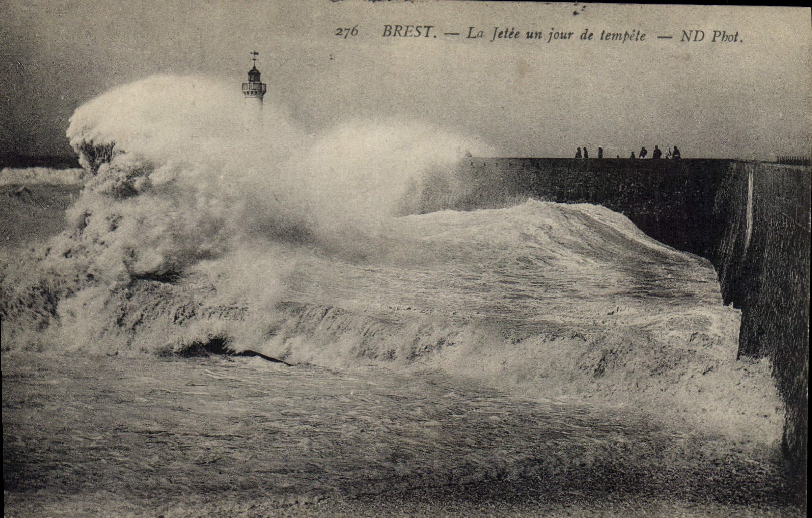 CPA Brest La Jetee un jour de tempete 