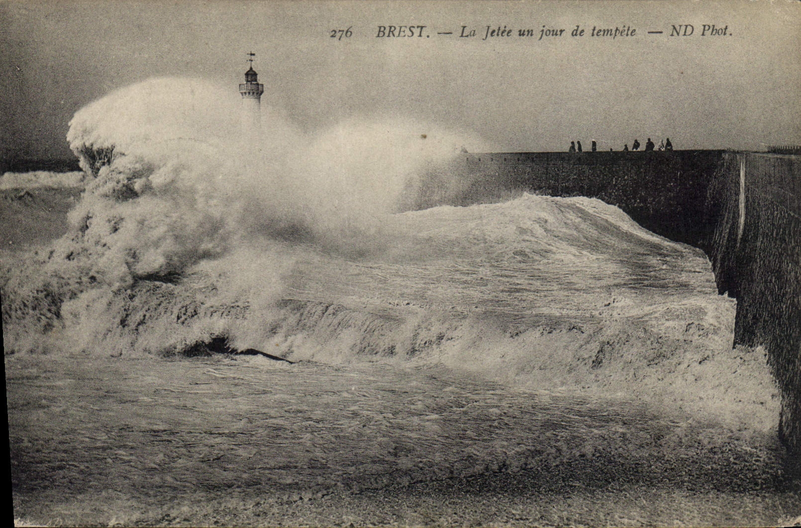 CPA Brest La Jetee un jour de tempete 