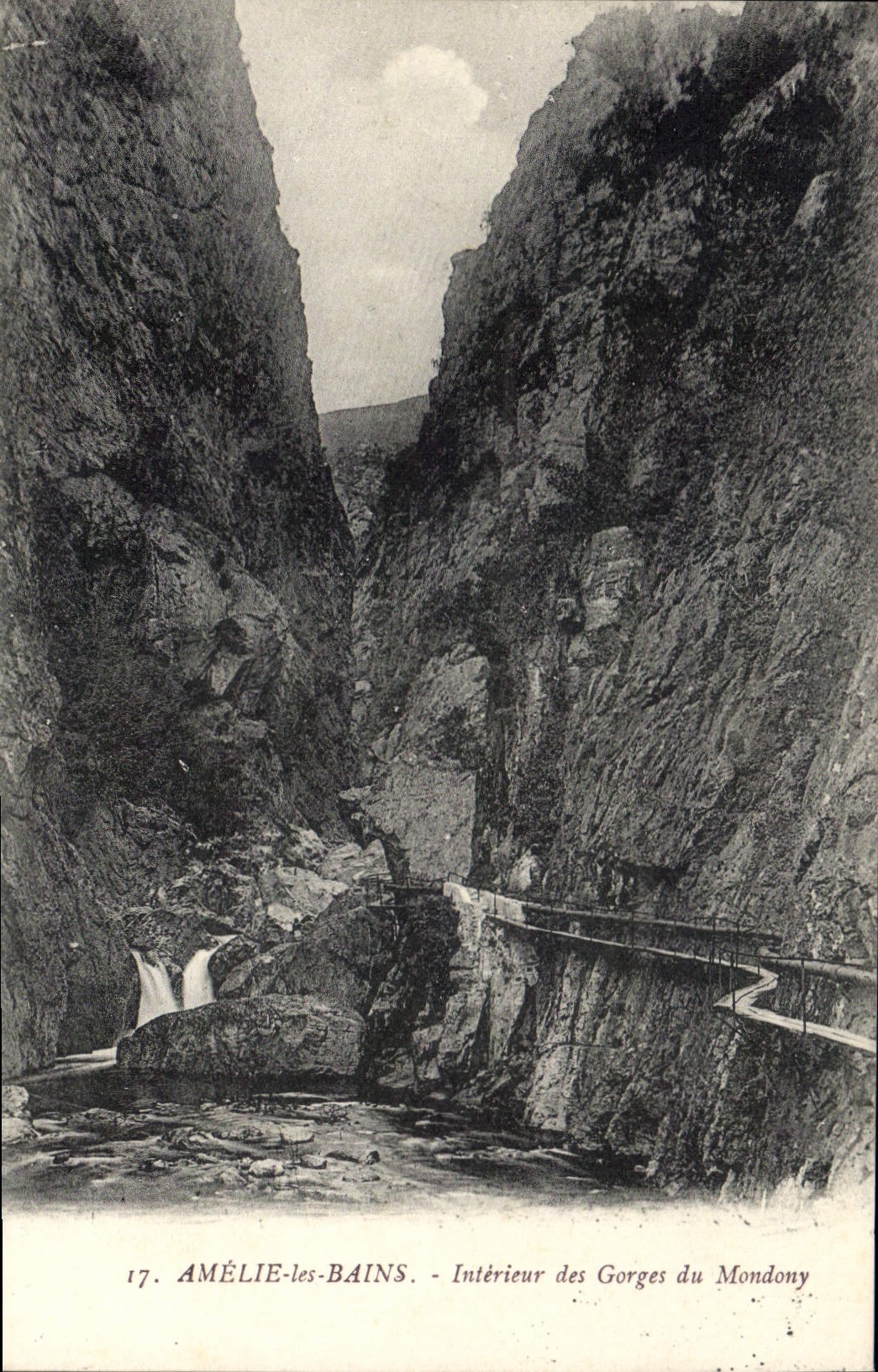 CPA Amelie les Bains Interieur des Gorges du Mondony