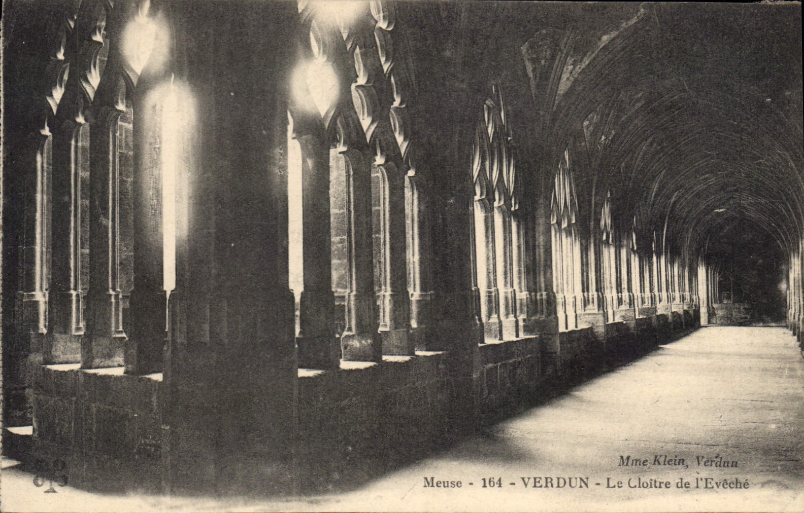 CPA Verdun Le Cloitre de l'Eveche 