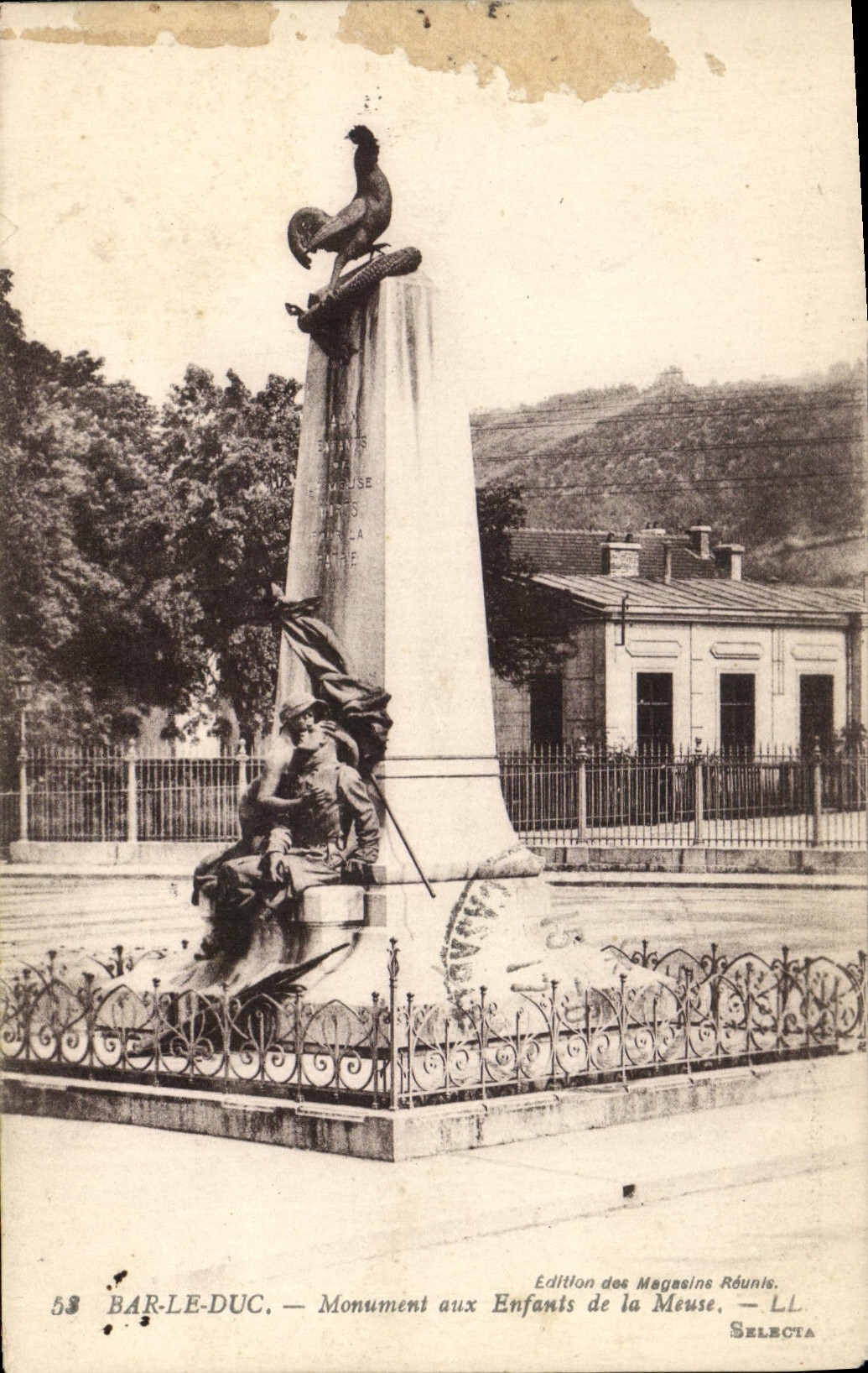 CPA Bar le Duc Monument aux Enfants de la Meuse