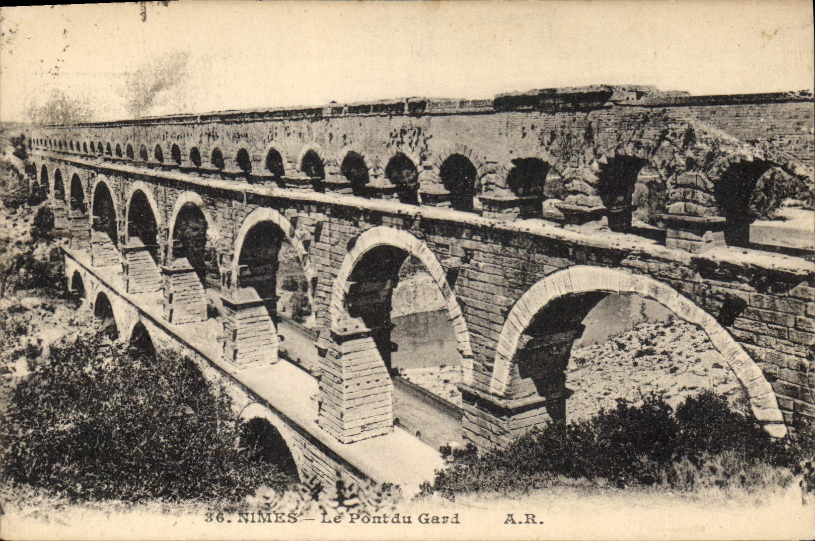 CPA Nimes Le Pont du Gard 