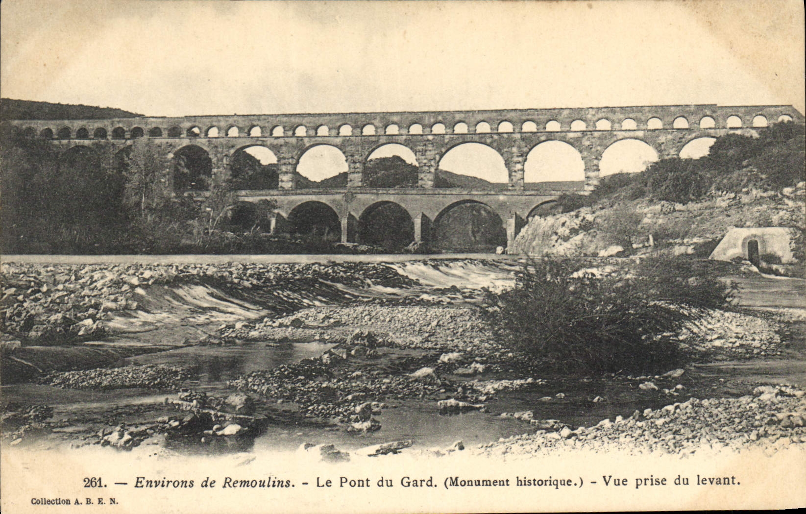 CPA Environs de Remoulins Le Pont du Gard Vue prise du levant