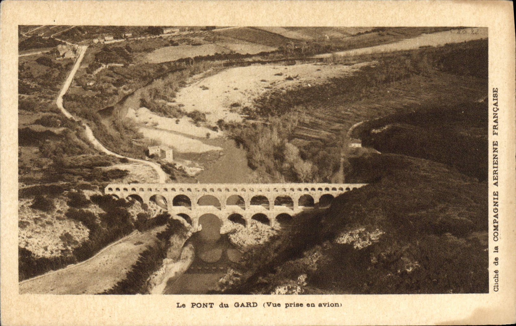CPA Le Pont du Gard Vue prise en avion