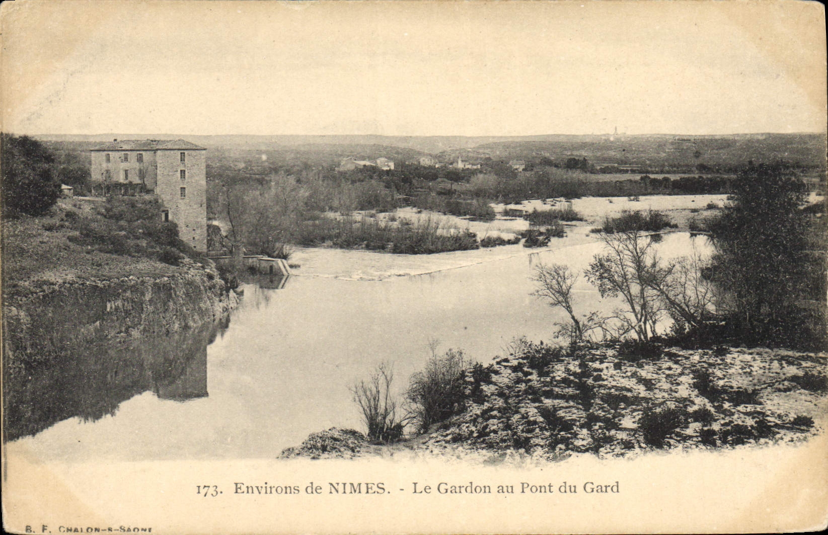 CPA Environs de Nimes Le Gardon au Pont du Gard 