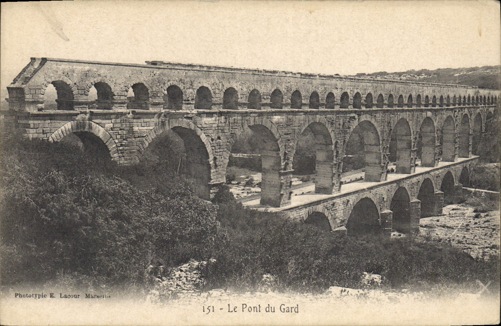 CPA Le Pont du Gard 