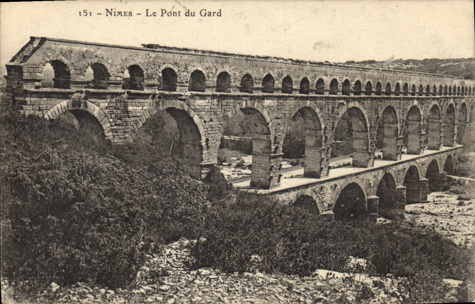 CPA Nimes Le Pont du Gard 