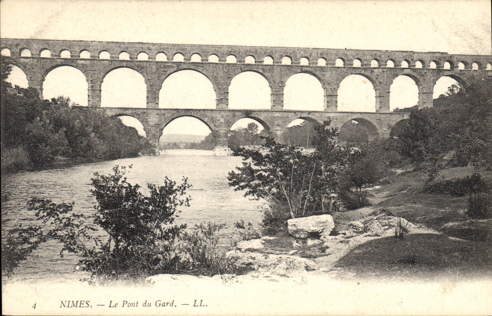CPA Nimes Le Pont du Gard 