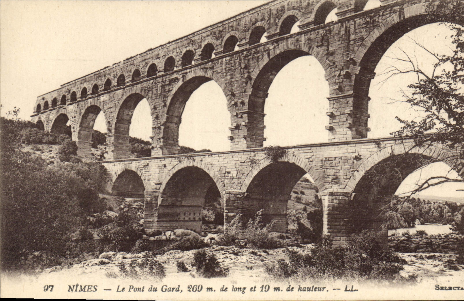 CPA Nimes Le Pont du Gard 