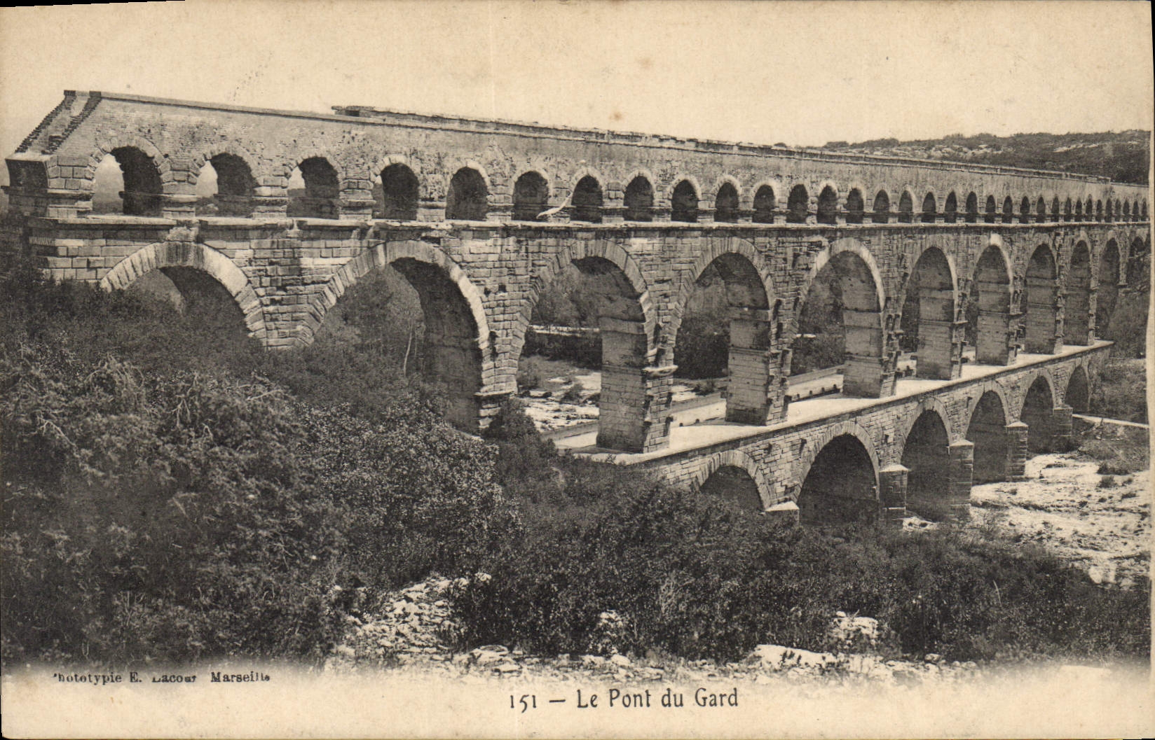 CPA Le Pont du Gard 