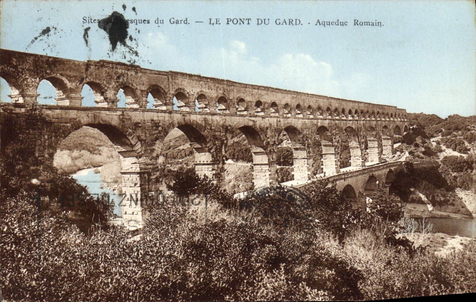 CPA Le Pont du Gard Aqueduc Romain 