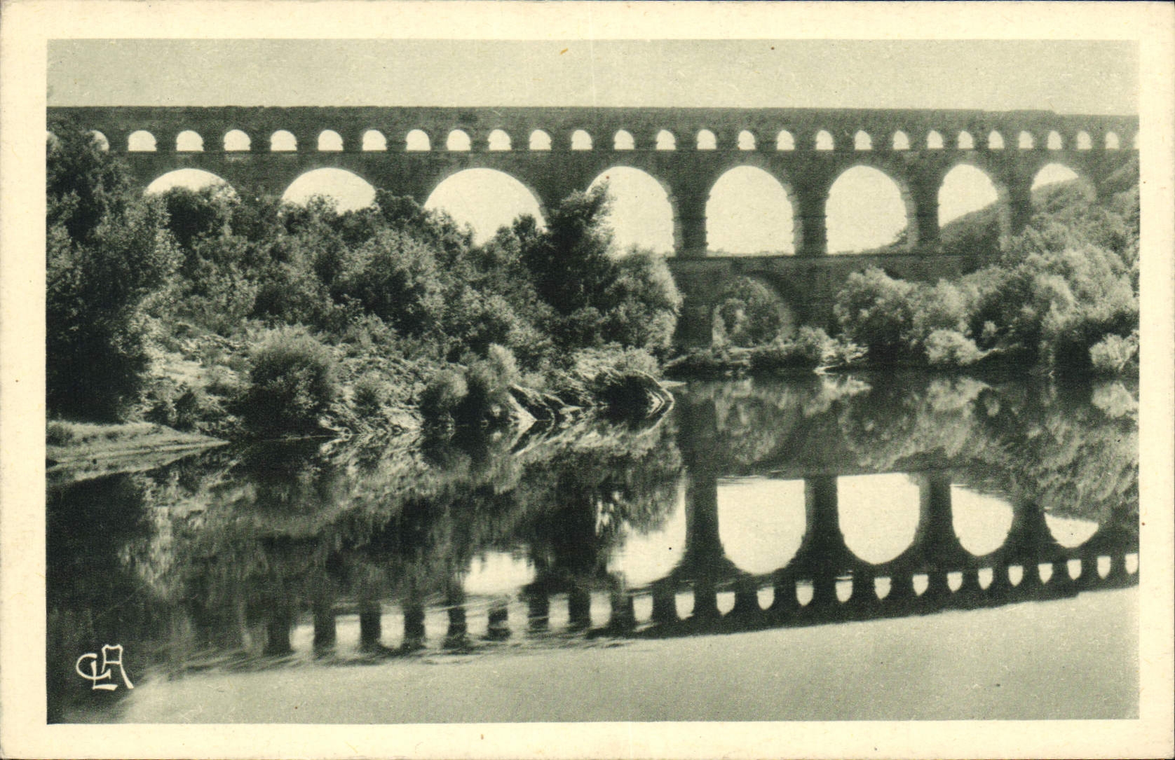 CPA Nimes Son Aqueduc Romain 