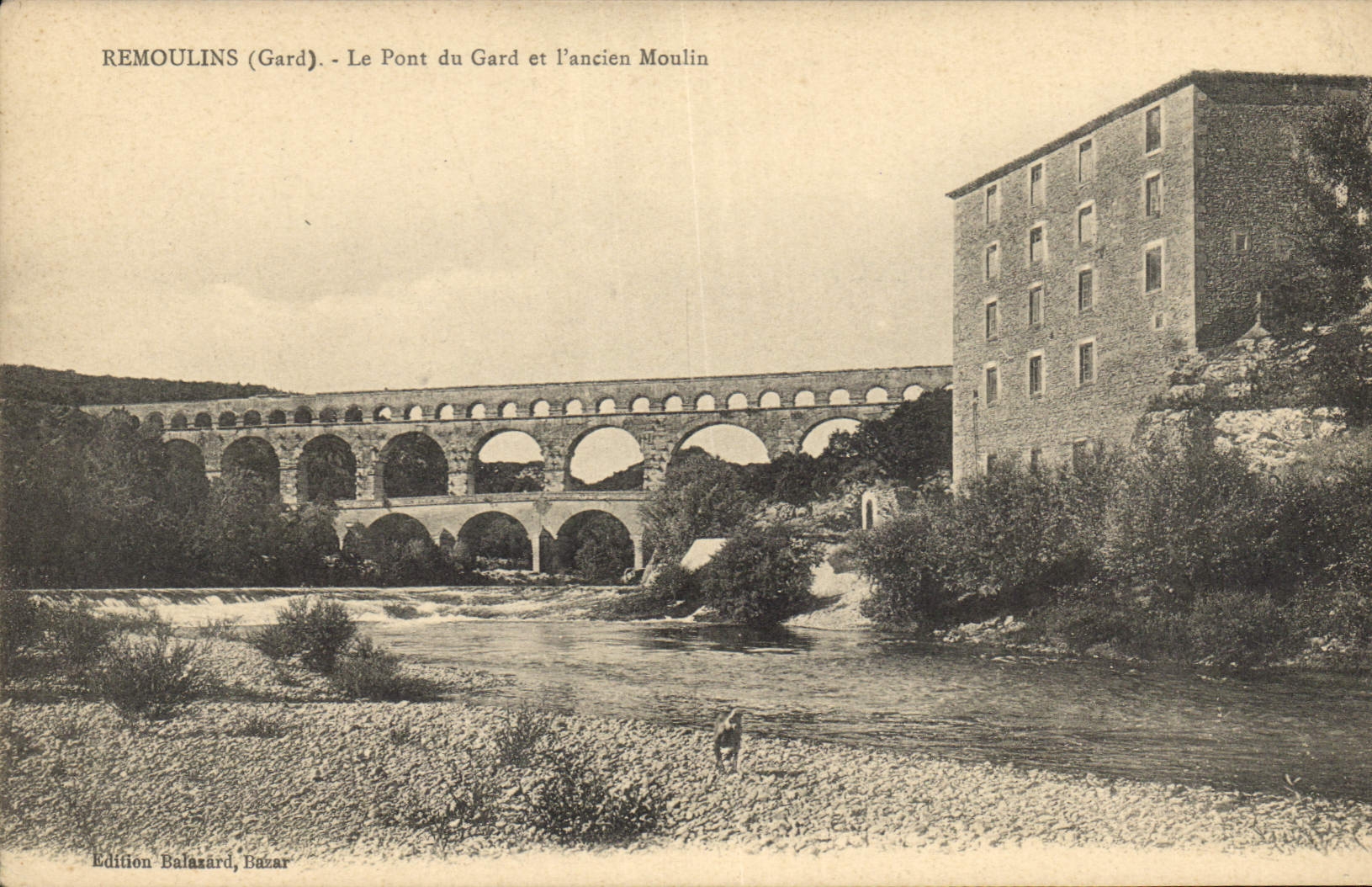 CPA Remoulins Gard Le Pont du Gard et l'ancien Moulin 