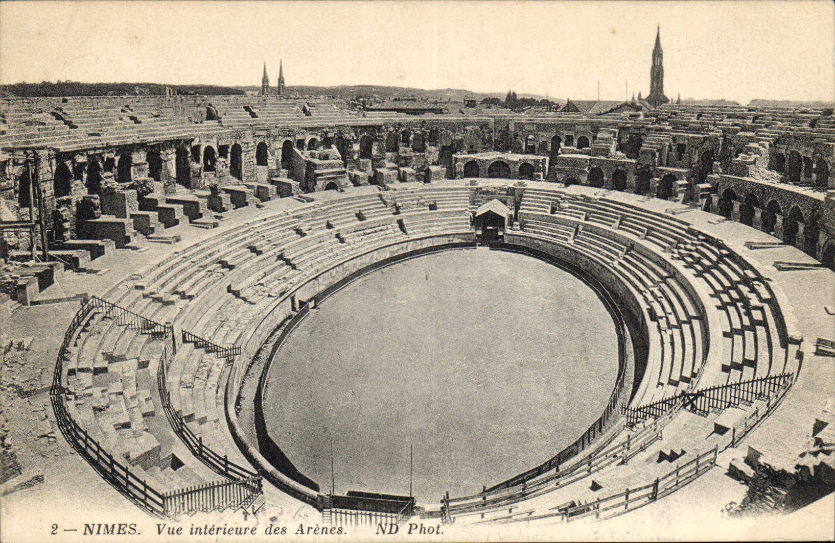 CPA Nimes Vue interieure des Arenes 