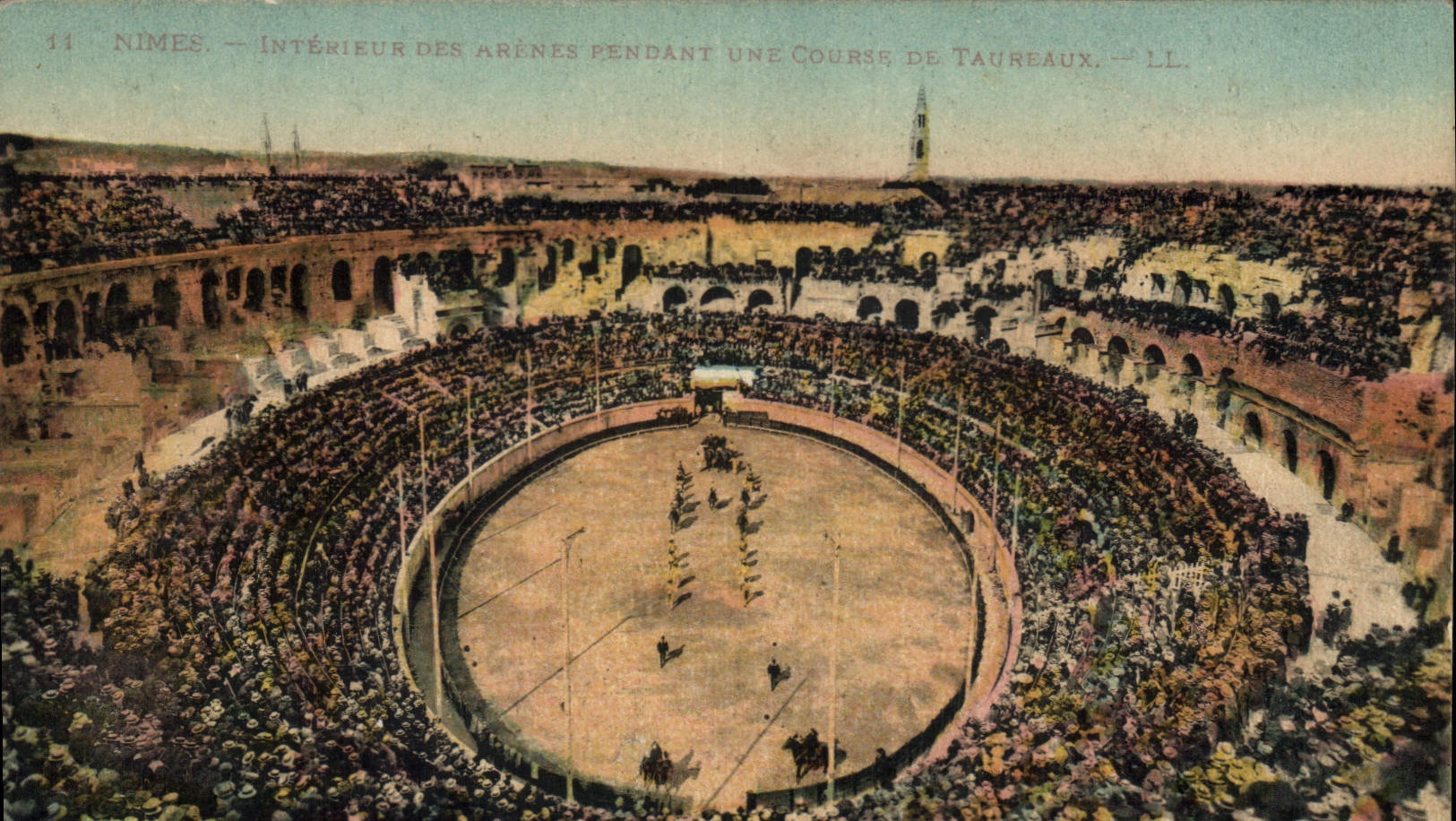 CPA Nimes Interieur des Arenes 