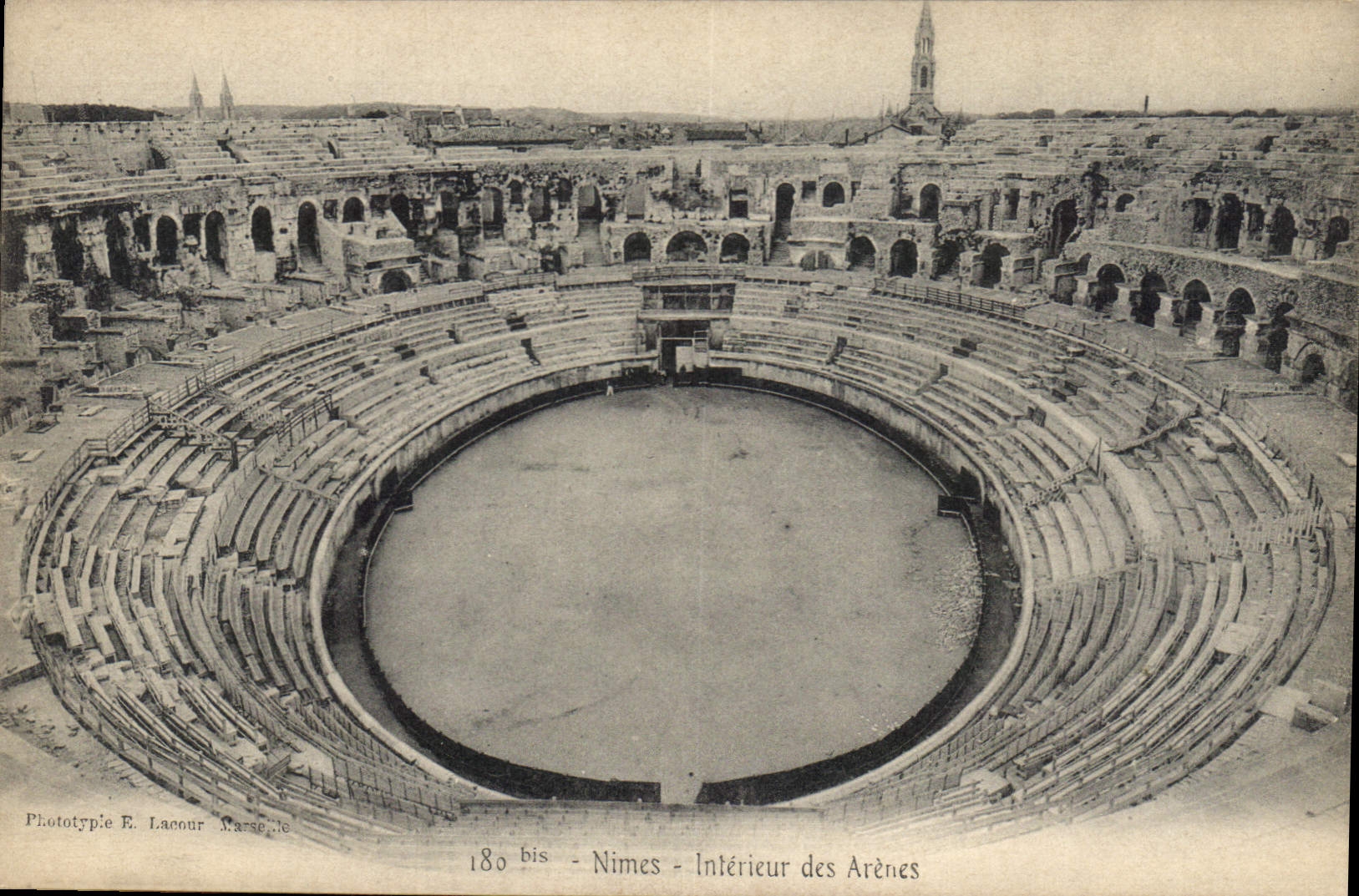 CPA Nimes Interieur des Arenes 