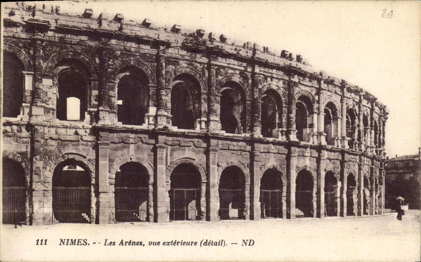 CPA Nimes Les Arenes vue exterieure detail 