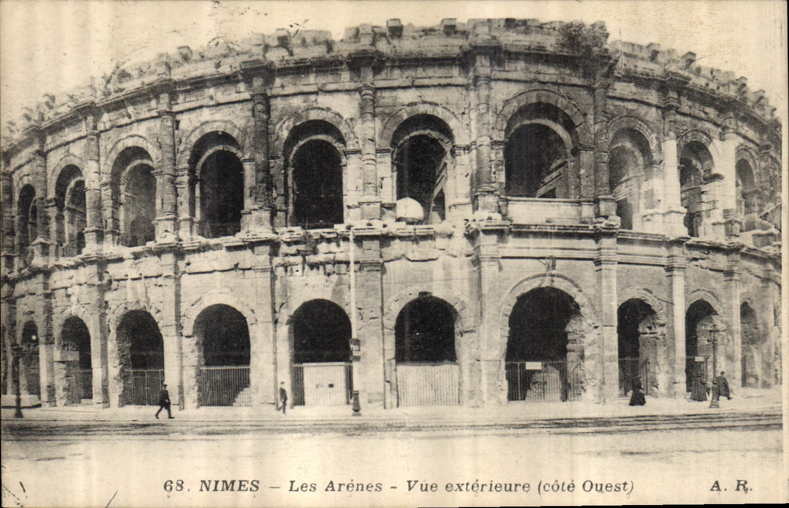 CPA Nimes Les Arenes Vue exterieure 