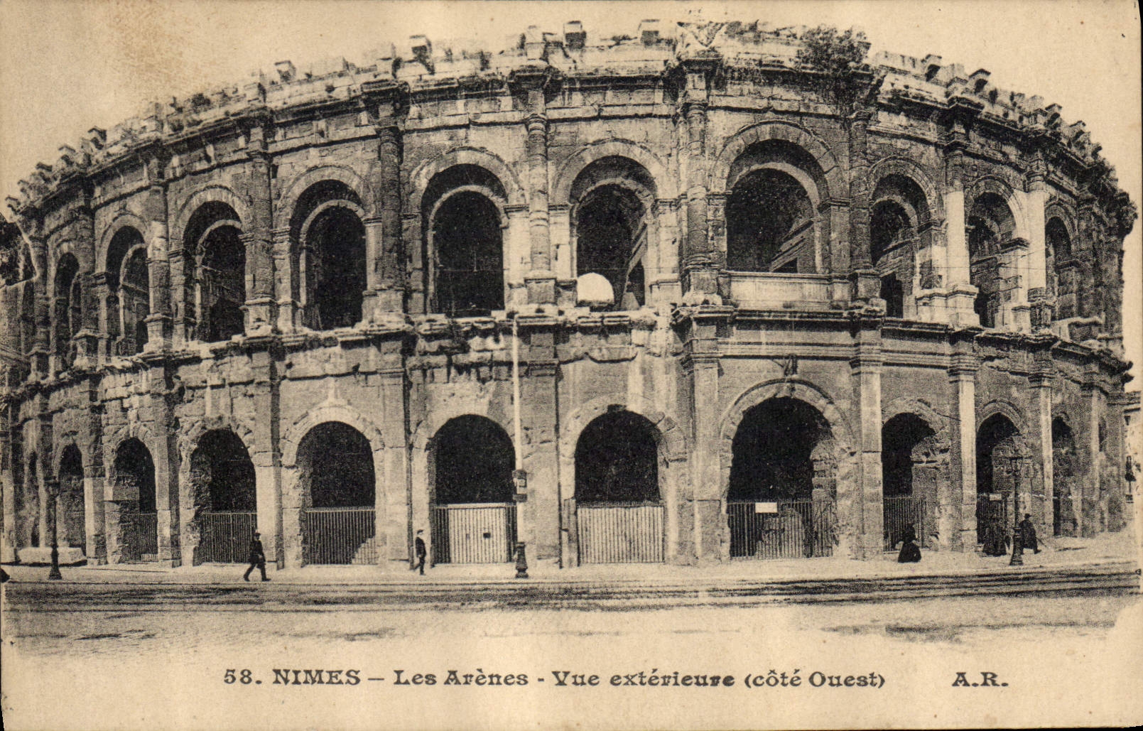 CPA Nimes Les Arenes Vue exterieure cote Ouest 