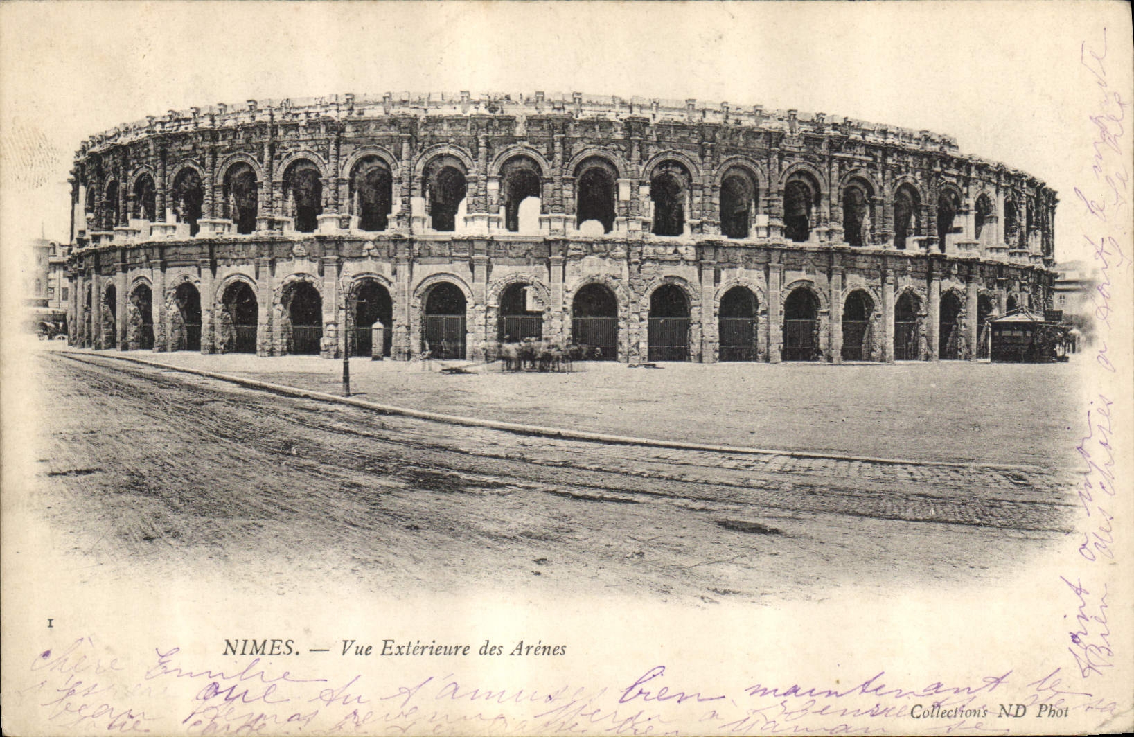 CPA Nimes Vue exterieure des Arenes 