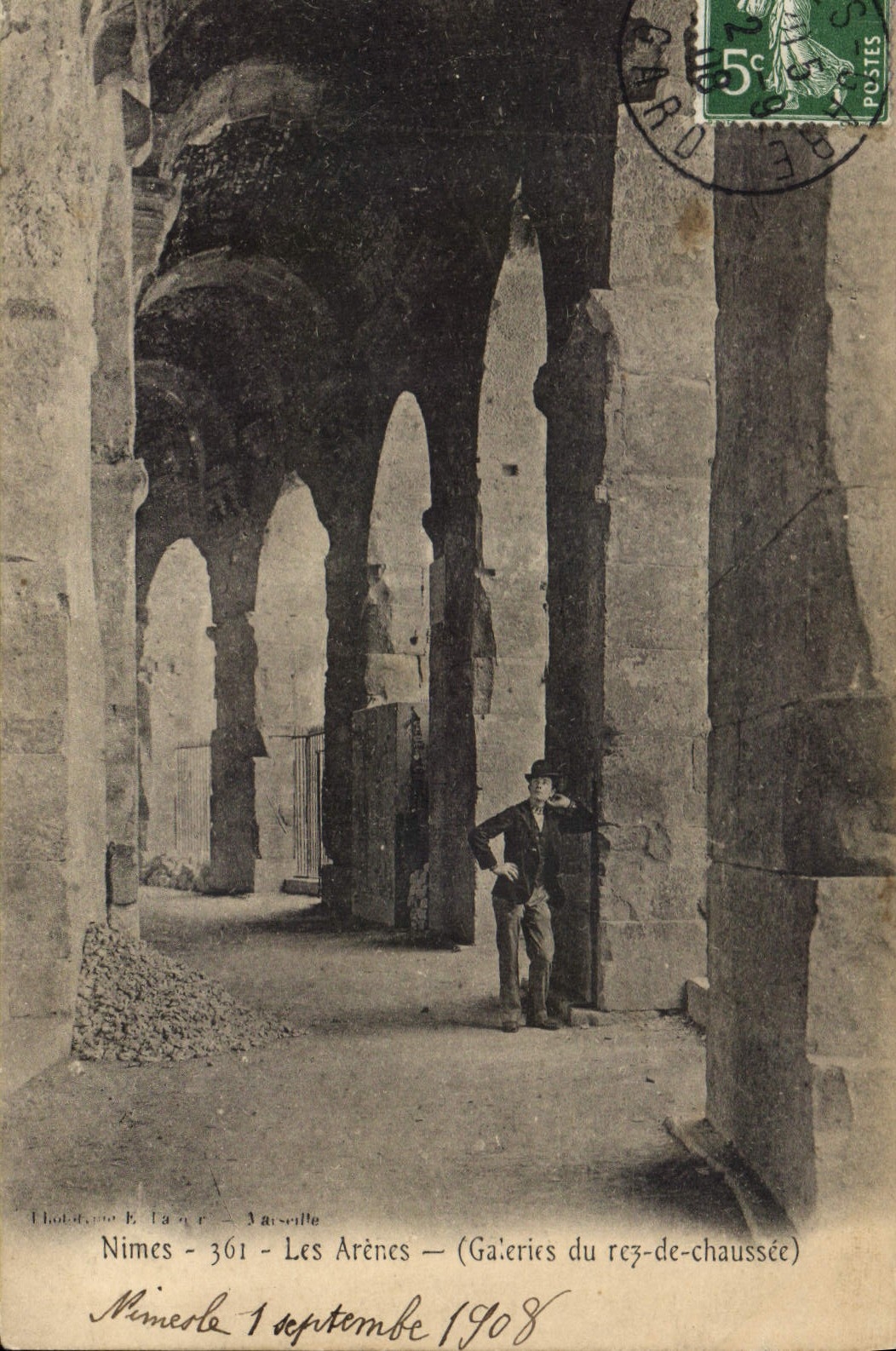 CPA Nimes Les Arenes Galeries du rez du chaussee 