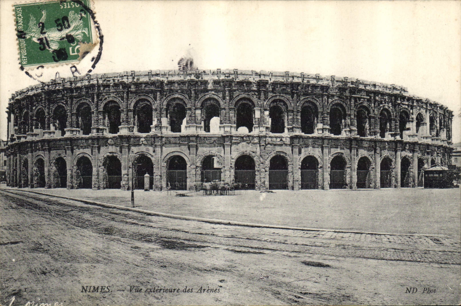 CPA Nimes Vue exterieure des Arenes 