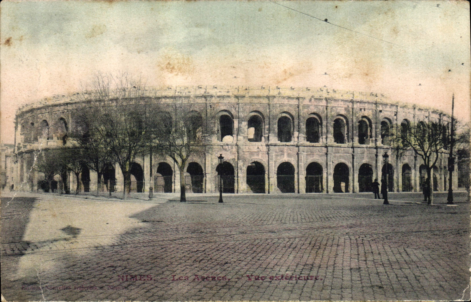 CPA Nimes Les Arenes Vue exterieure 