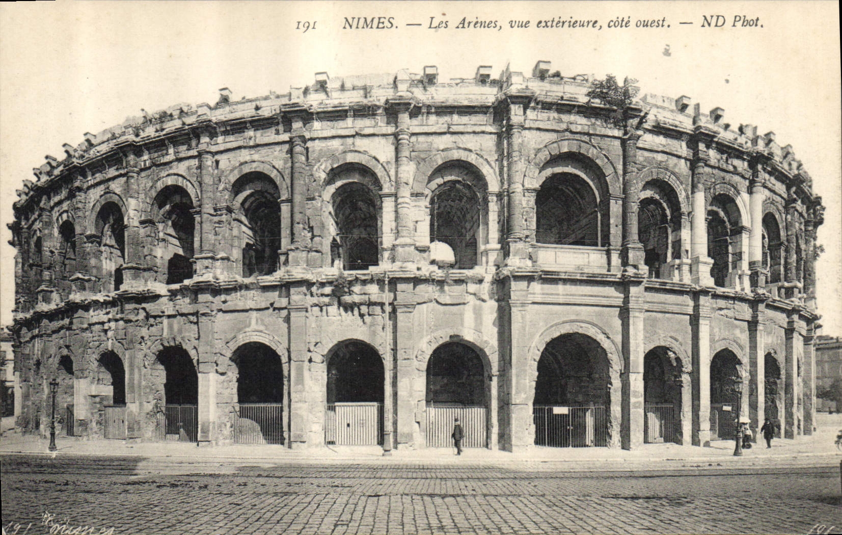 CPA Nimes Les Arenes vue exterieure cote ouest 