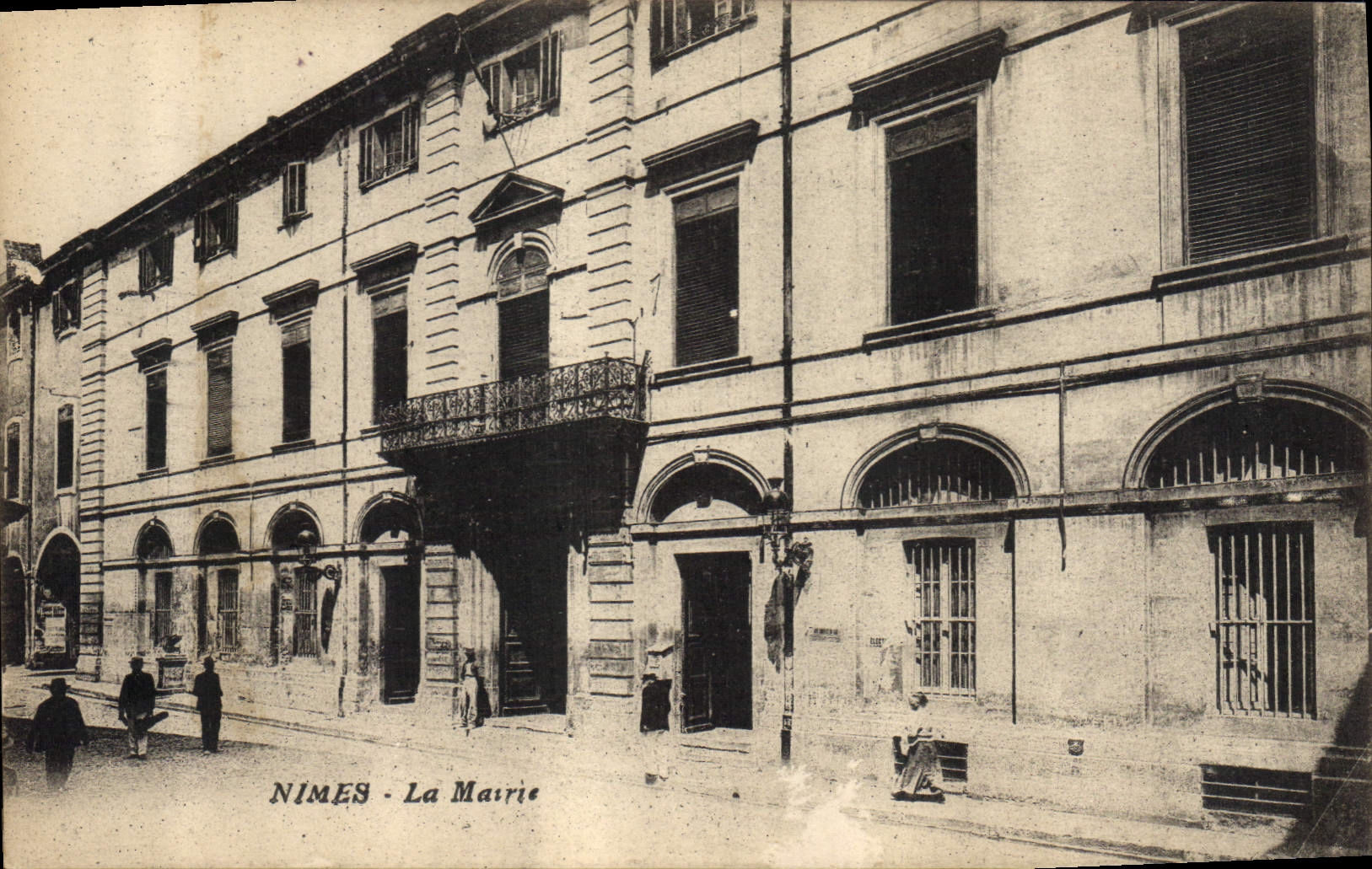 CPA Nimes La Mairie 