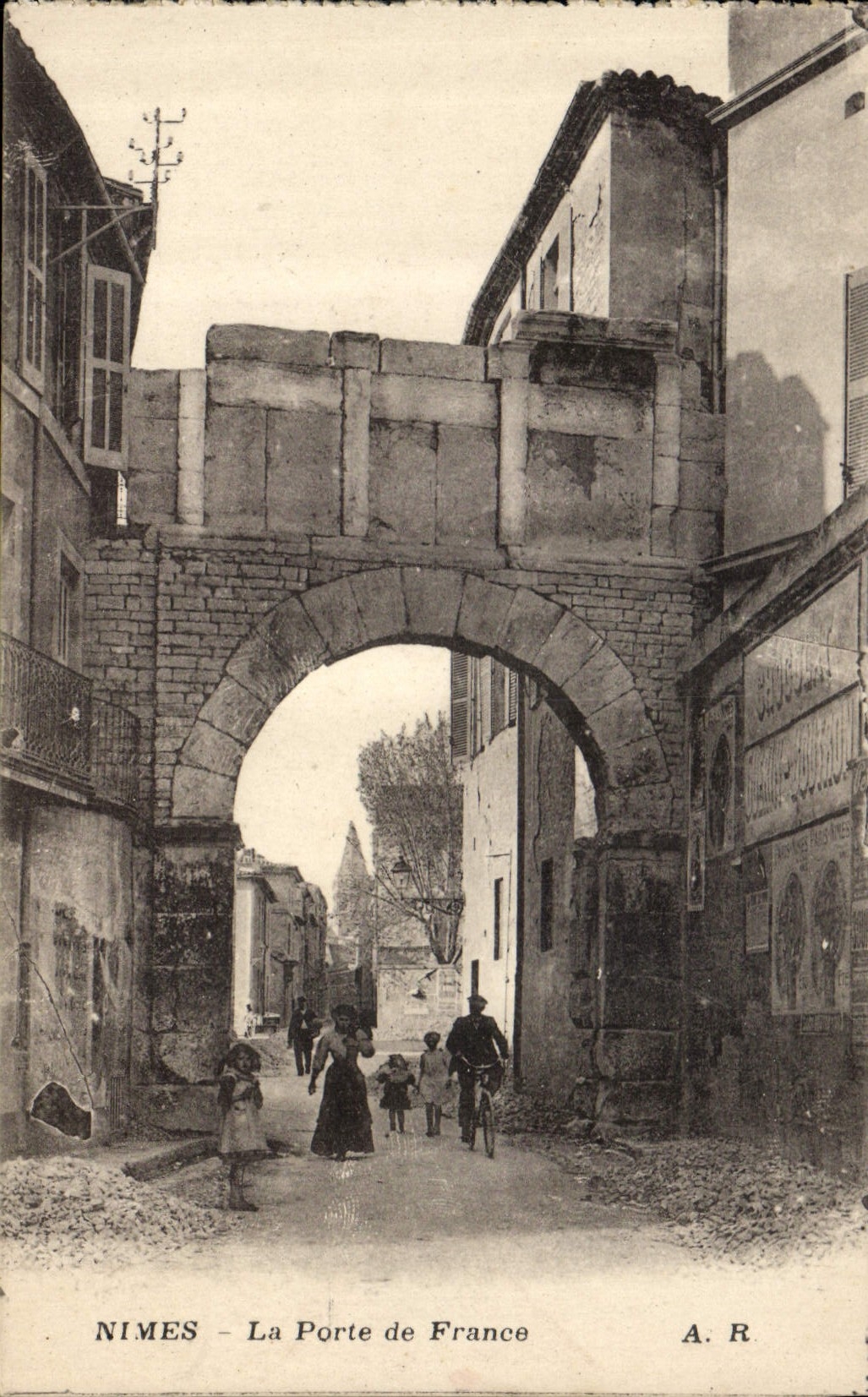 CPA Nimes La Porte de France 
