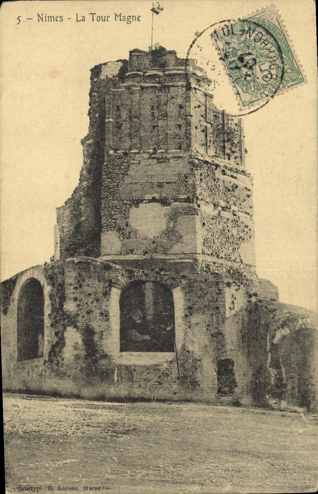 CPA Nimes La Tour Magne 