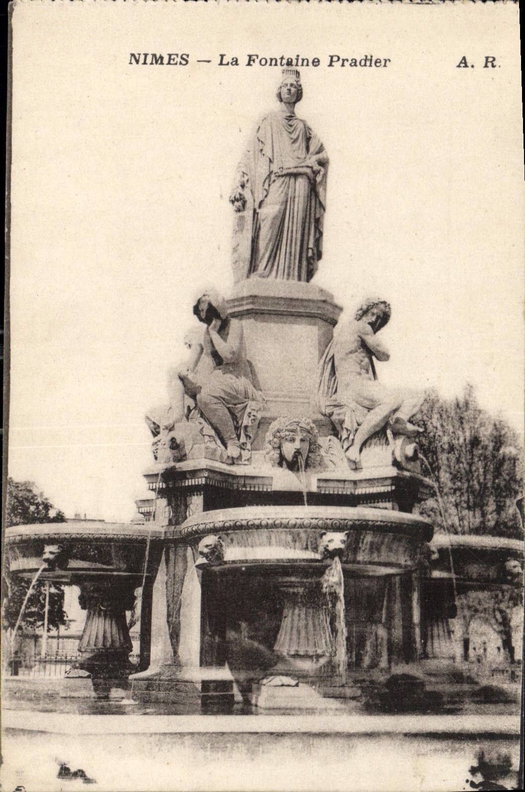 CPA Nimes La Fontaine Pradier 