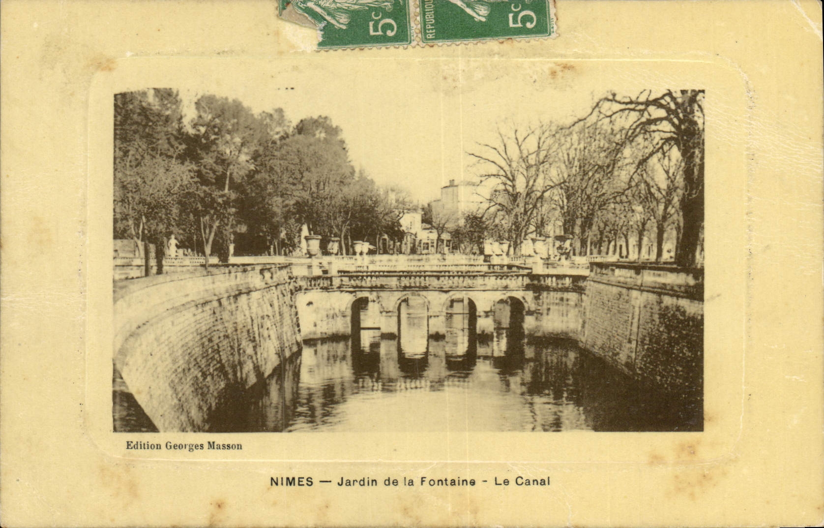 CPA Nimes Jardin de la Fontaine Le Canal