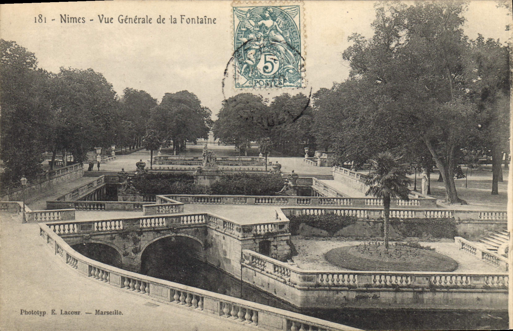 CPA Nimes Vue Generale de la Fontaine 