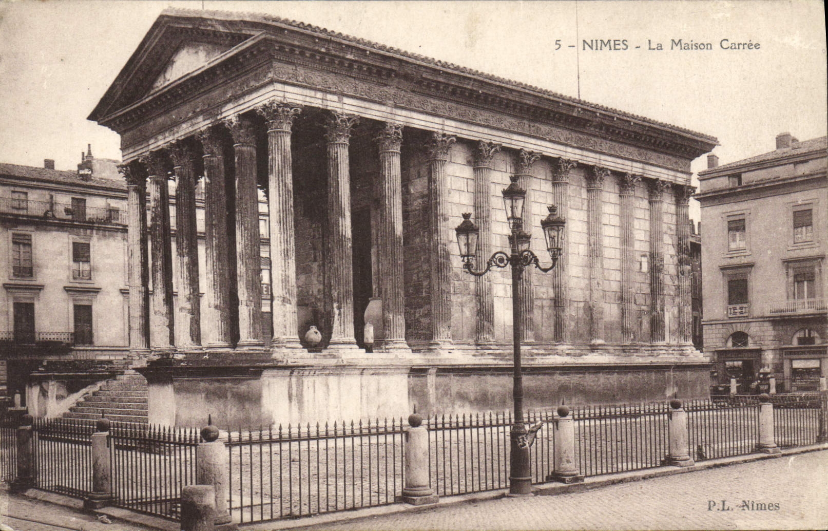 CPA Nimes La Maison Carree 
