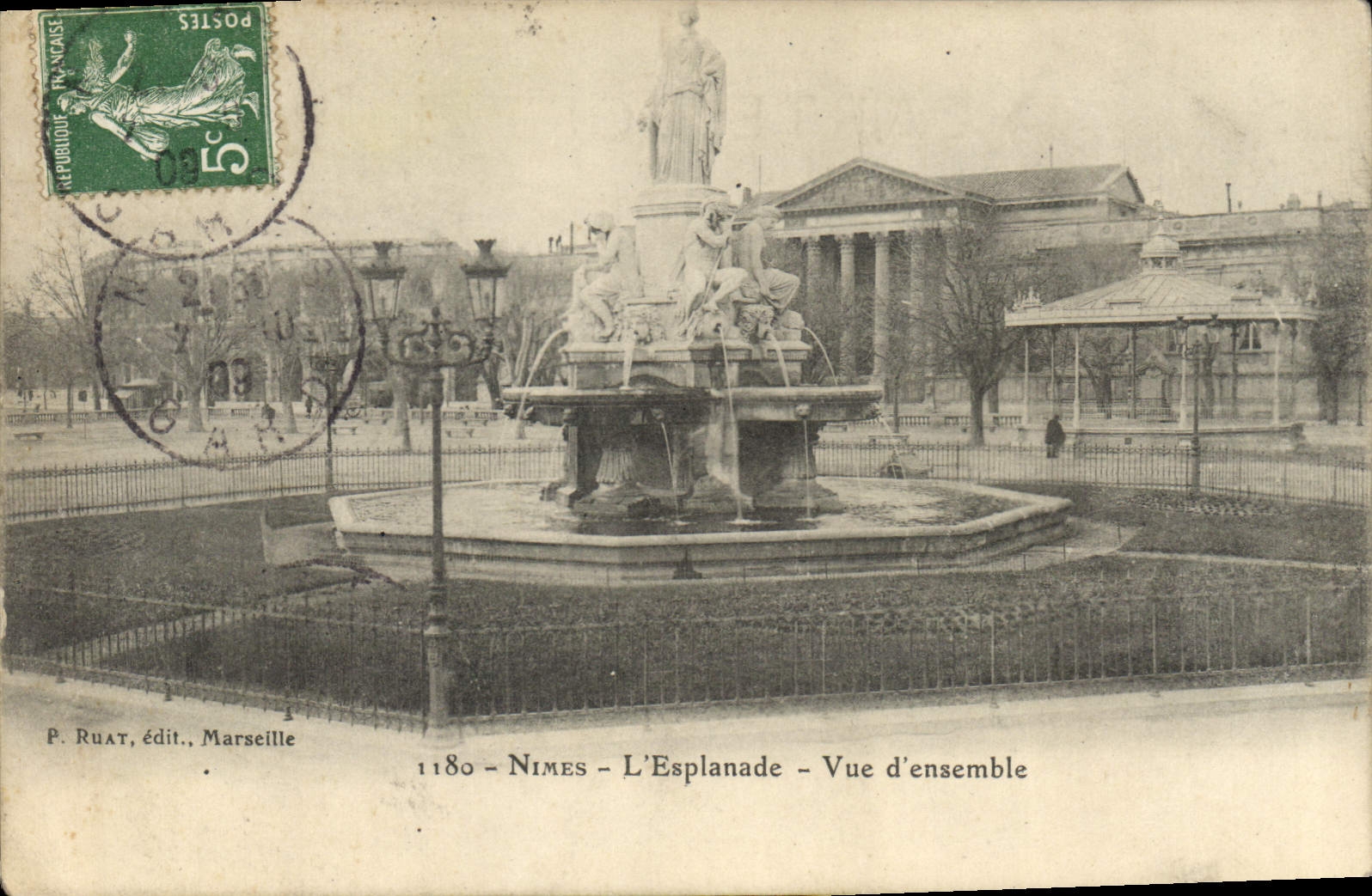 CPA Nimes L'Esplanade Vue d'ensemble 