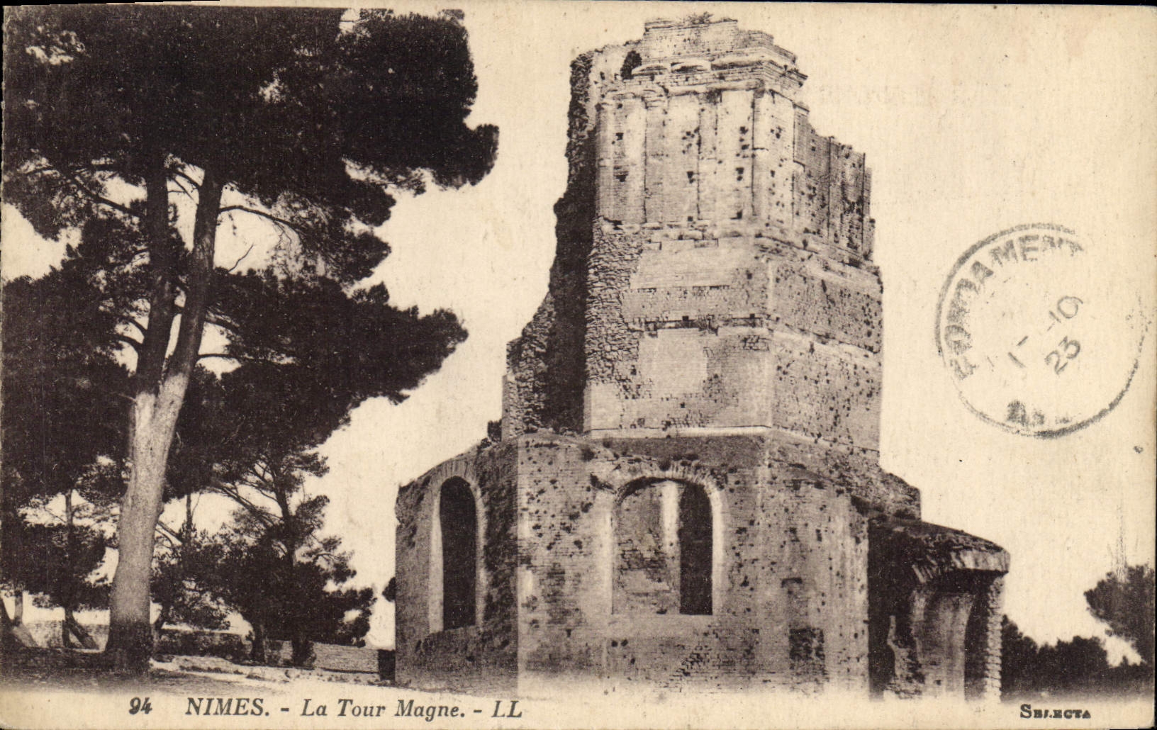 CPA Nimes La Tour Magne 