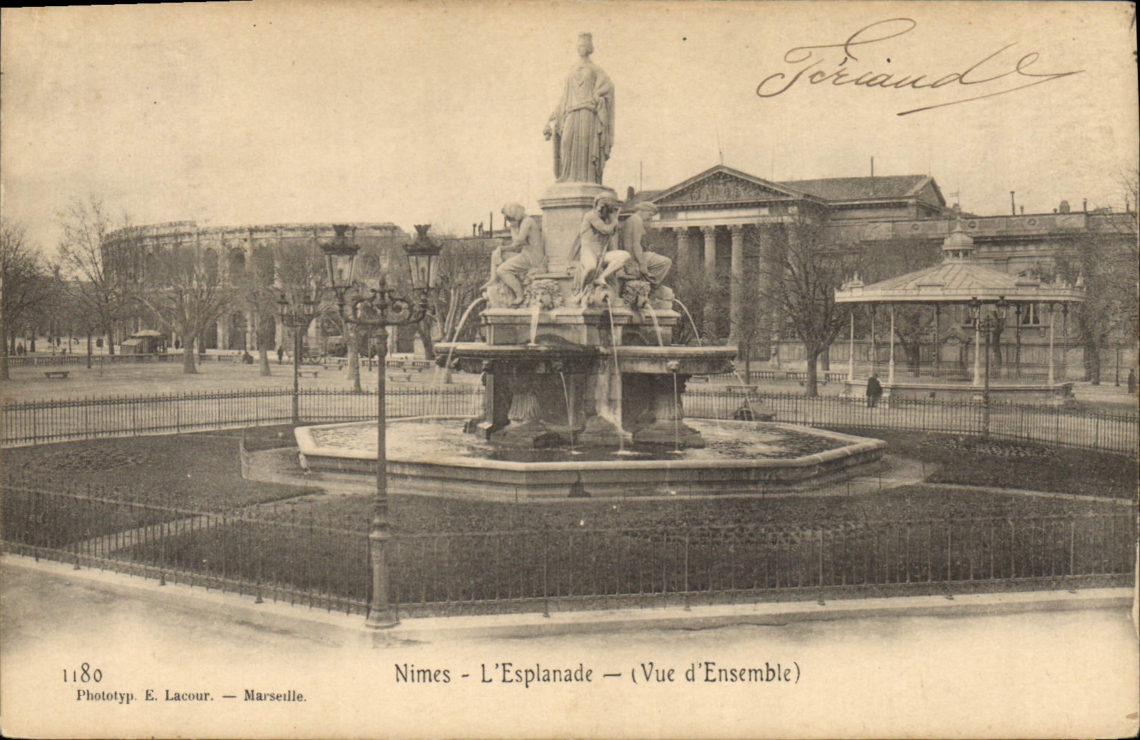 CPA Nimes L'Esplanade Vue d'Ensemble 