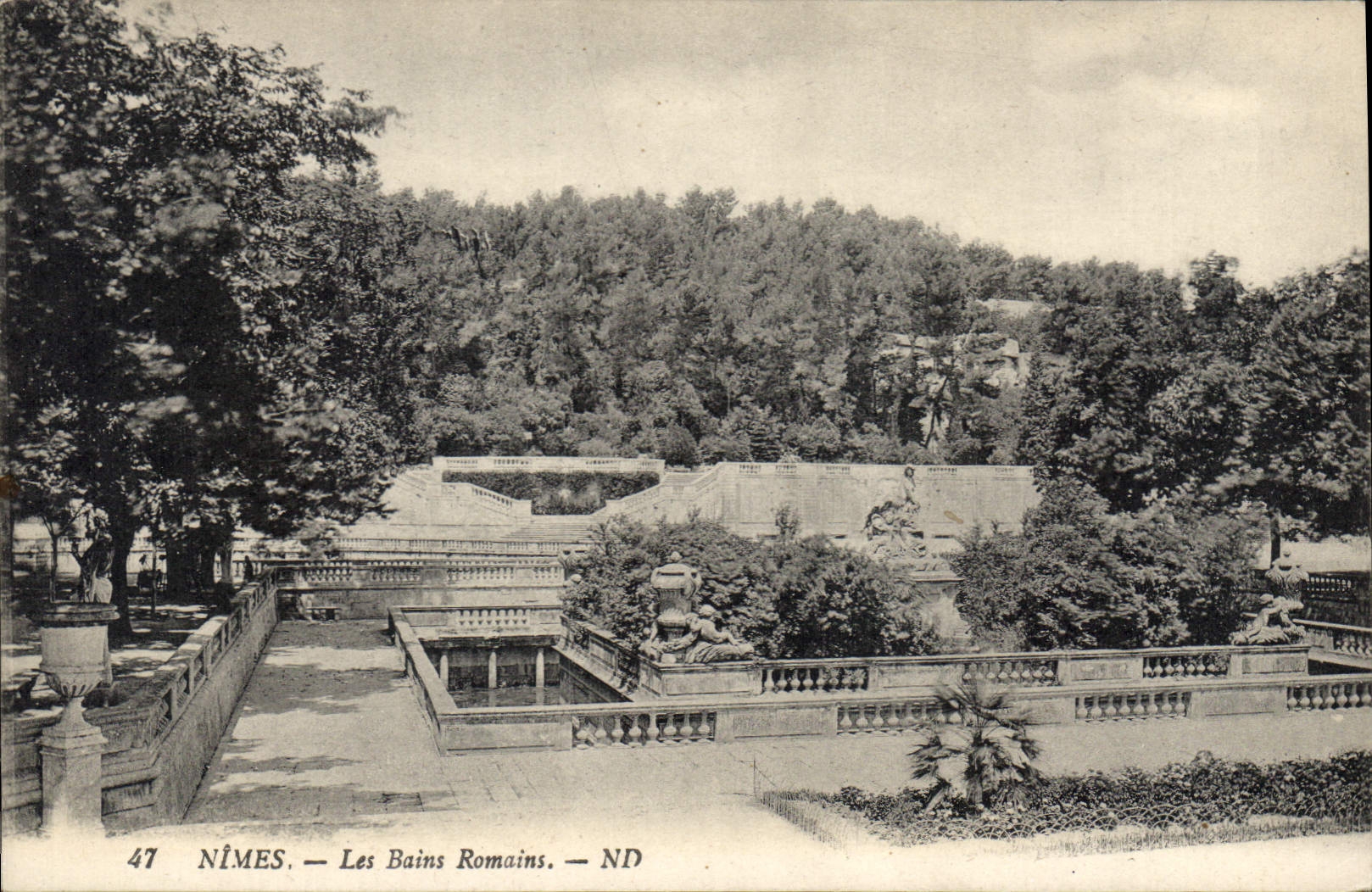 CPA Nimes Les Bains Romains 