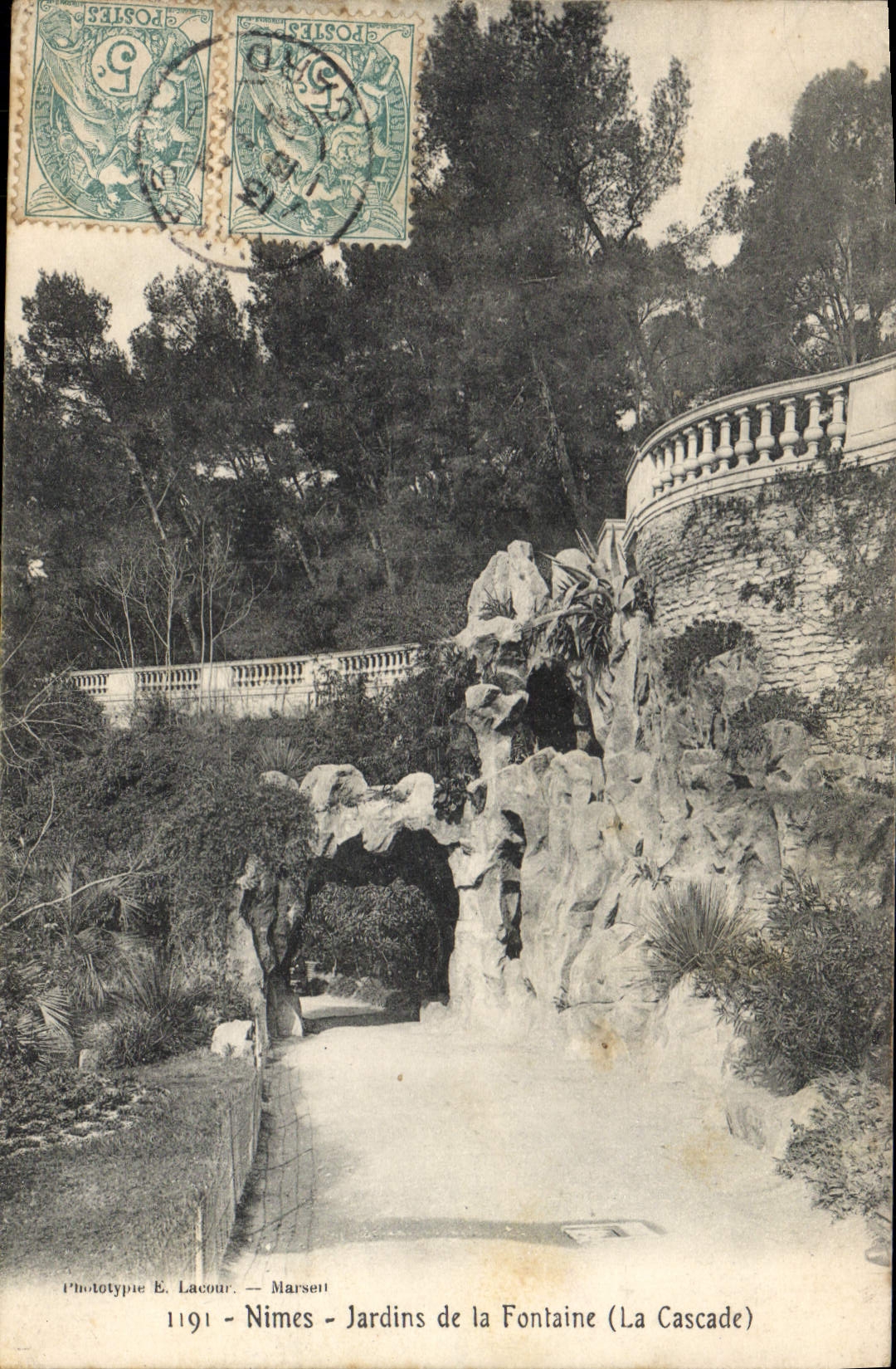 CPA Nimes Jardins de la Fontaine La Cascade 