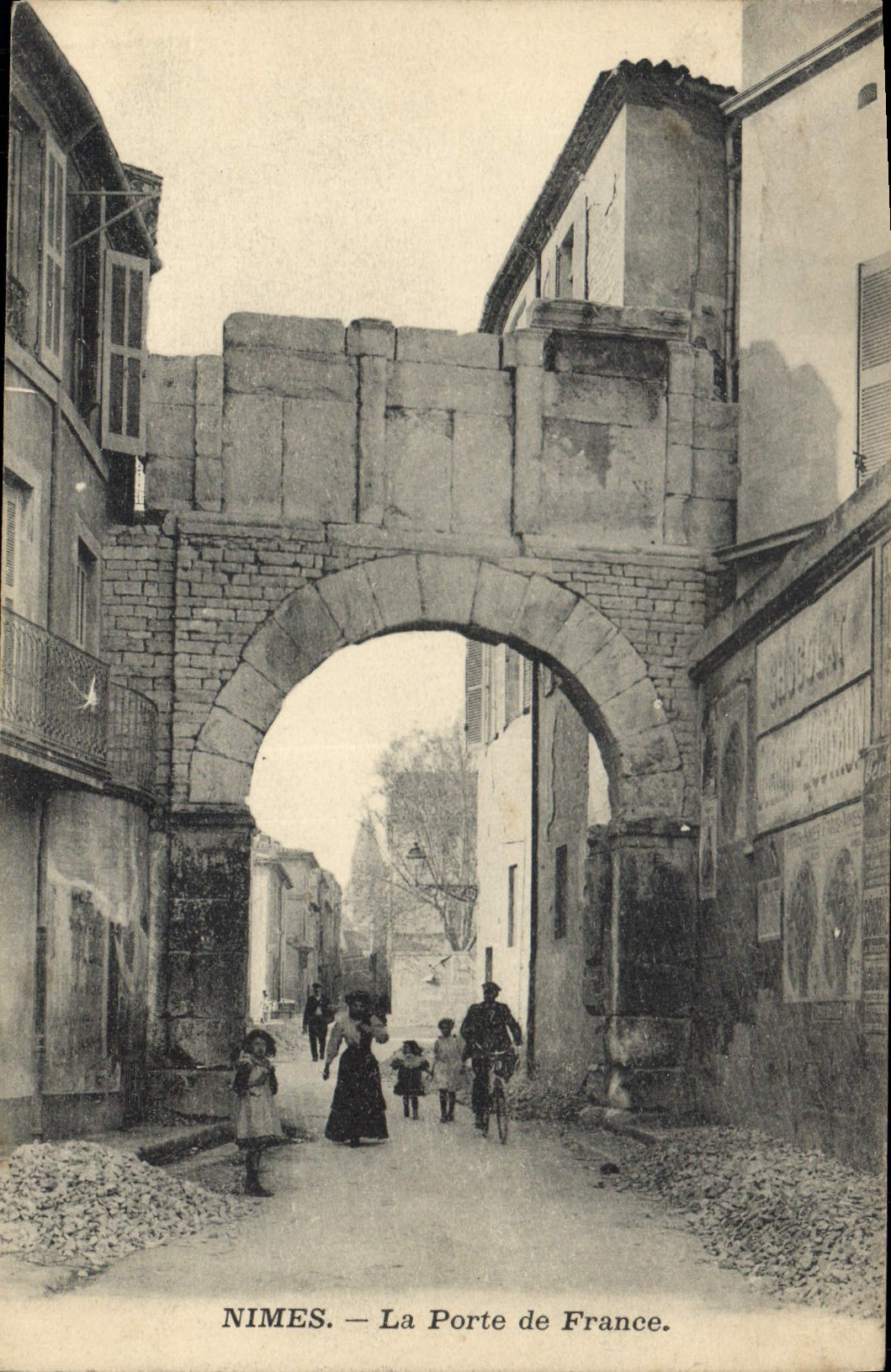 CPA Nimes La Porte de France 