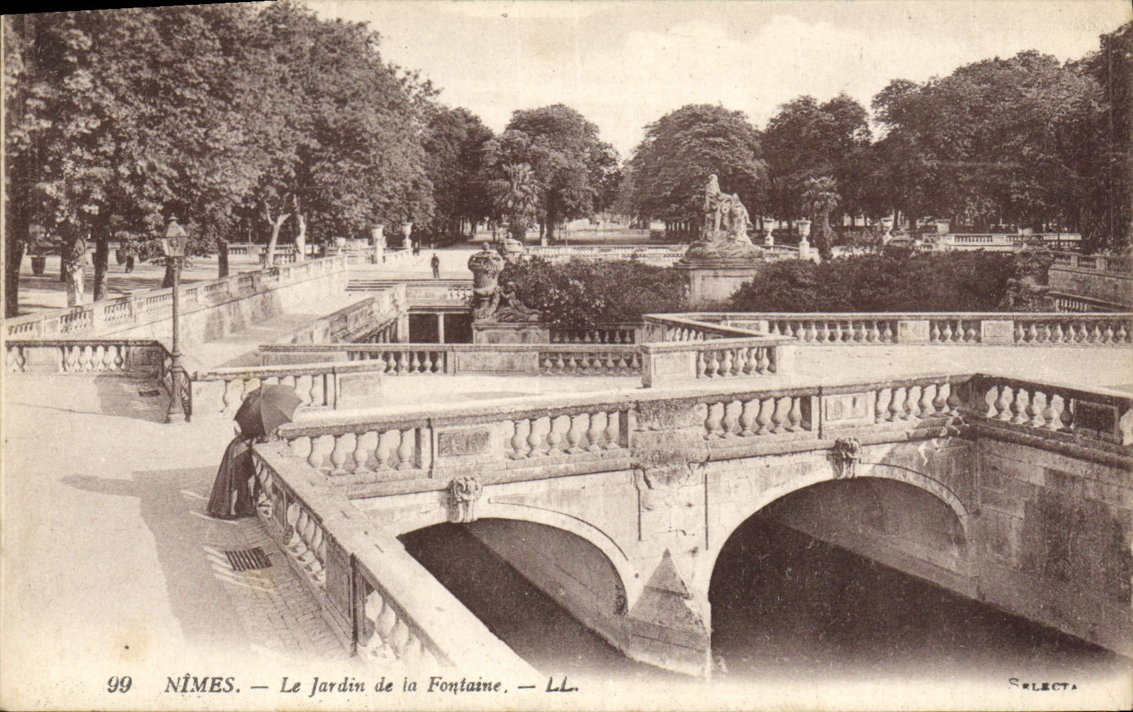 CPA Nimes Le Jardin de la Fontaine 