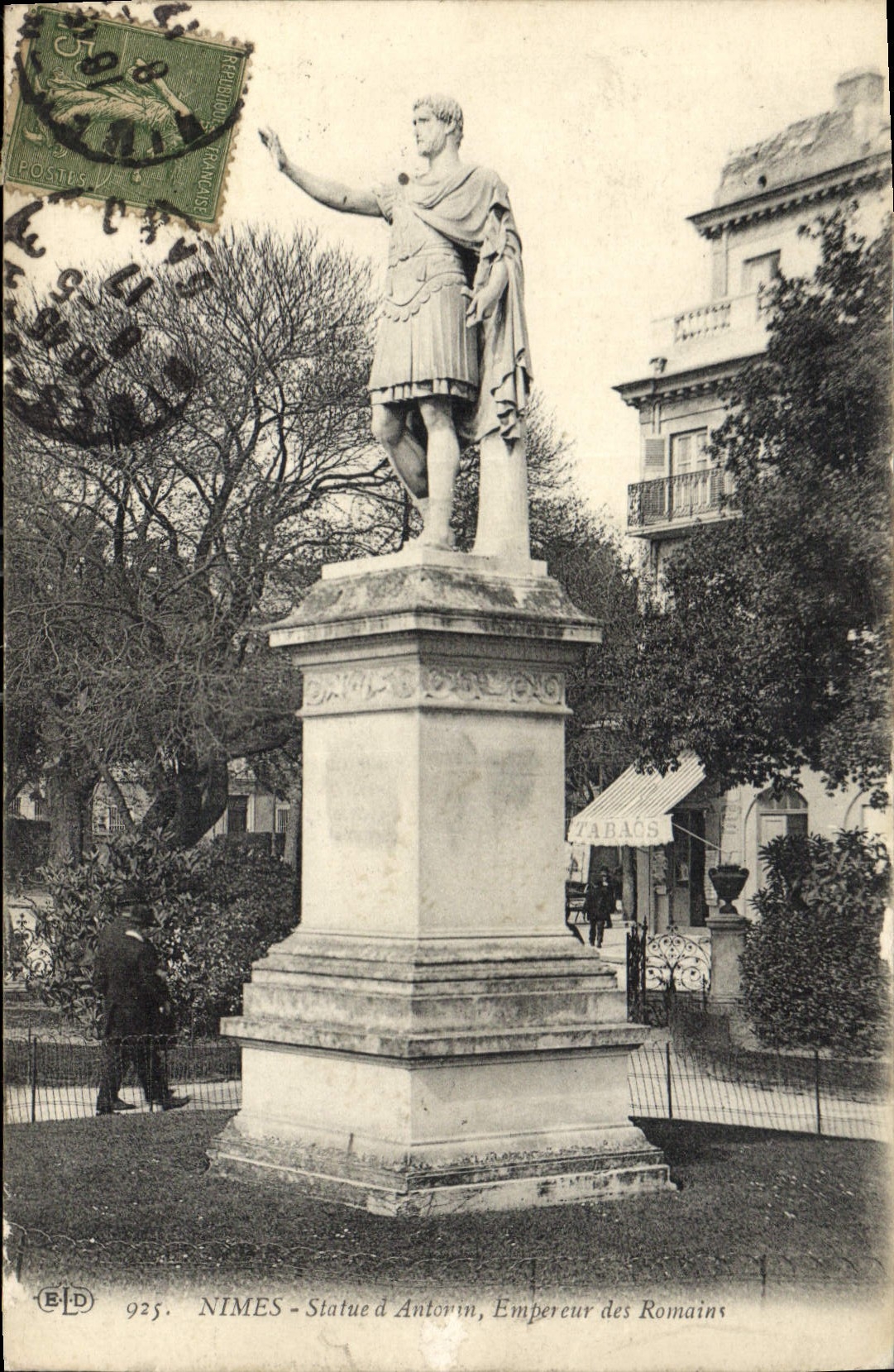 CPA Nimes Statue d'Antonin Empereur des Romains