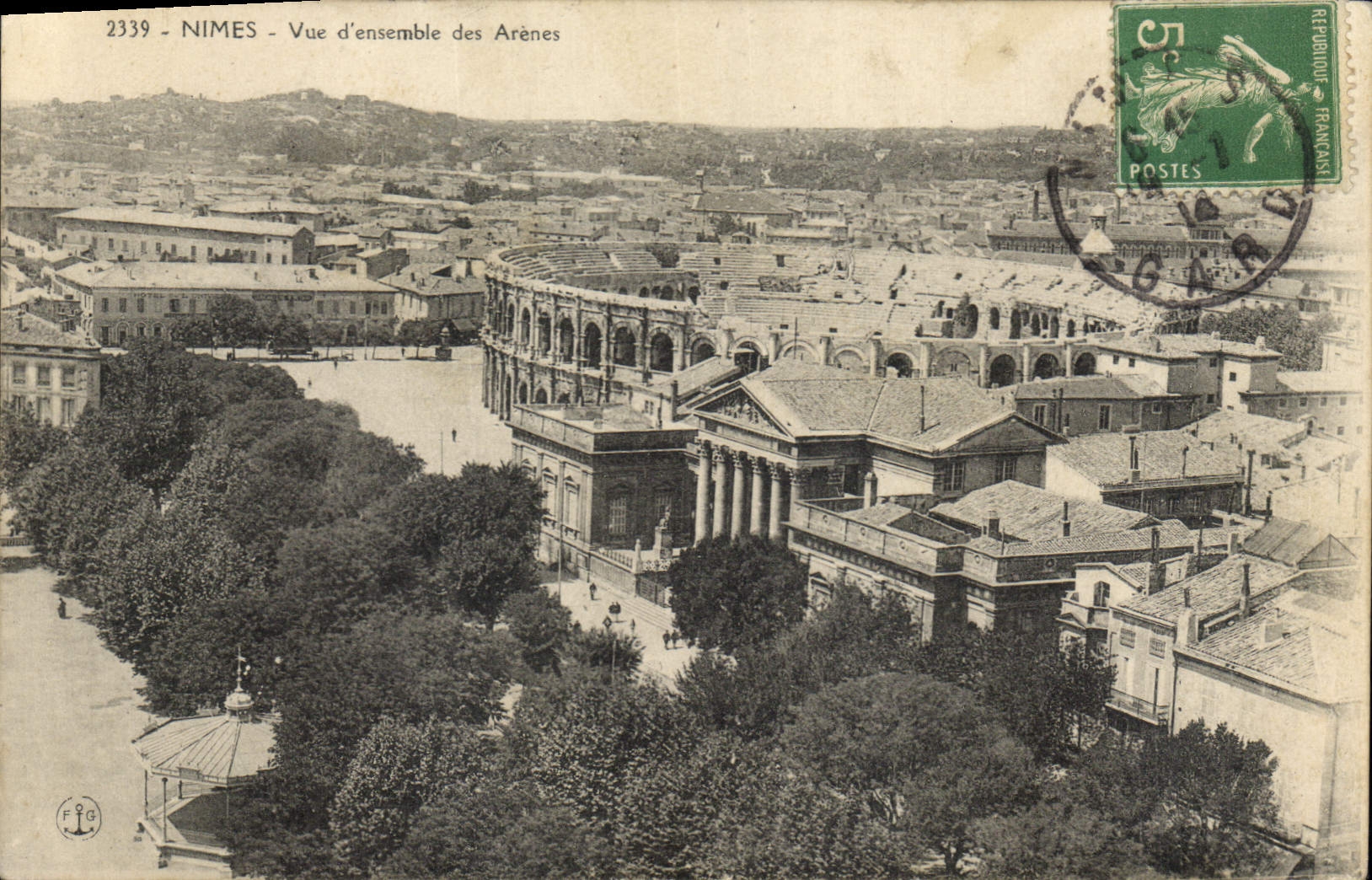 CPA Nimes Vue d'ensemble des Arenes 