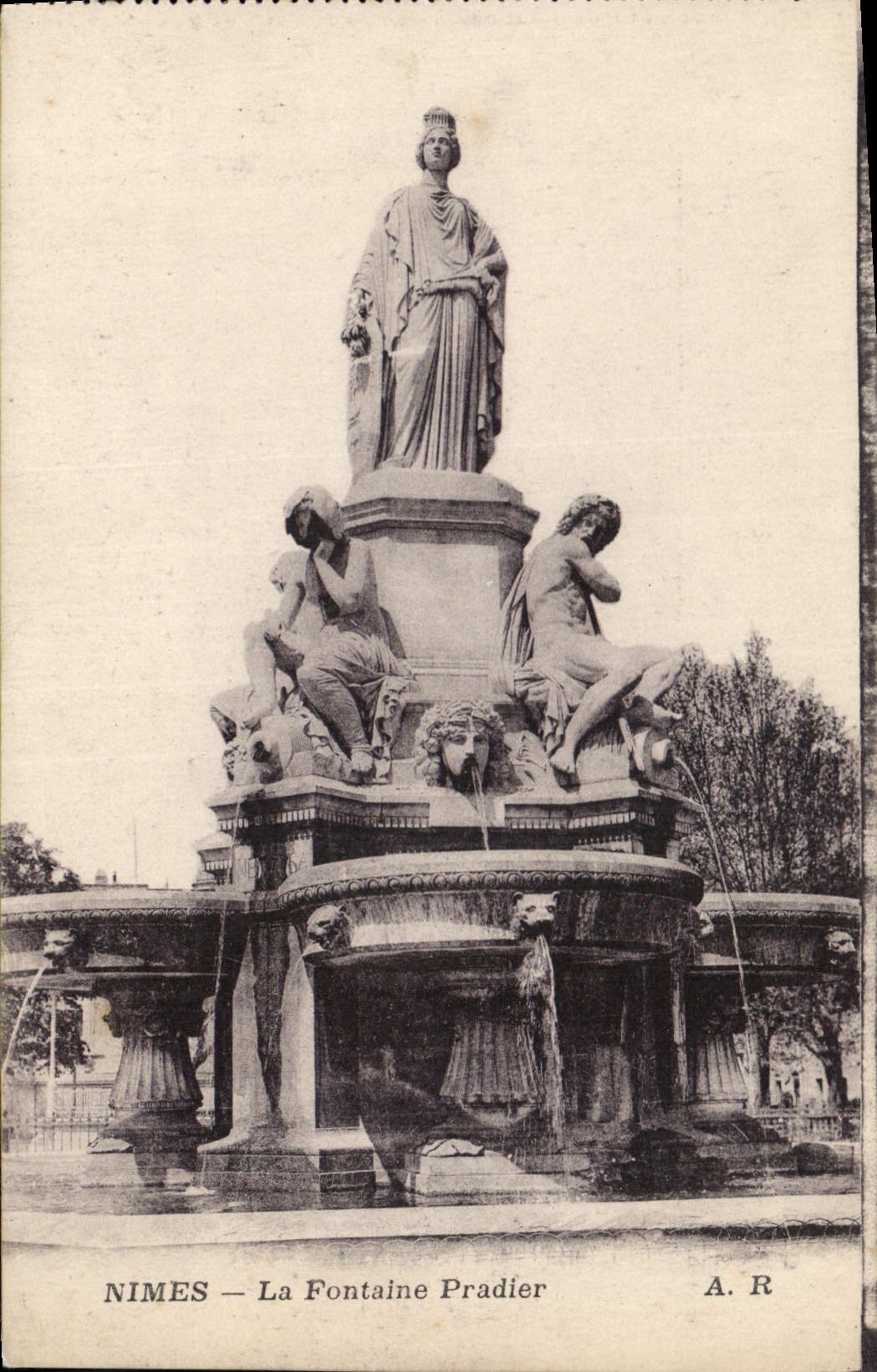 CPA Nimes La Fontaine Pradier 