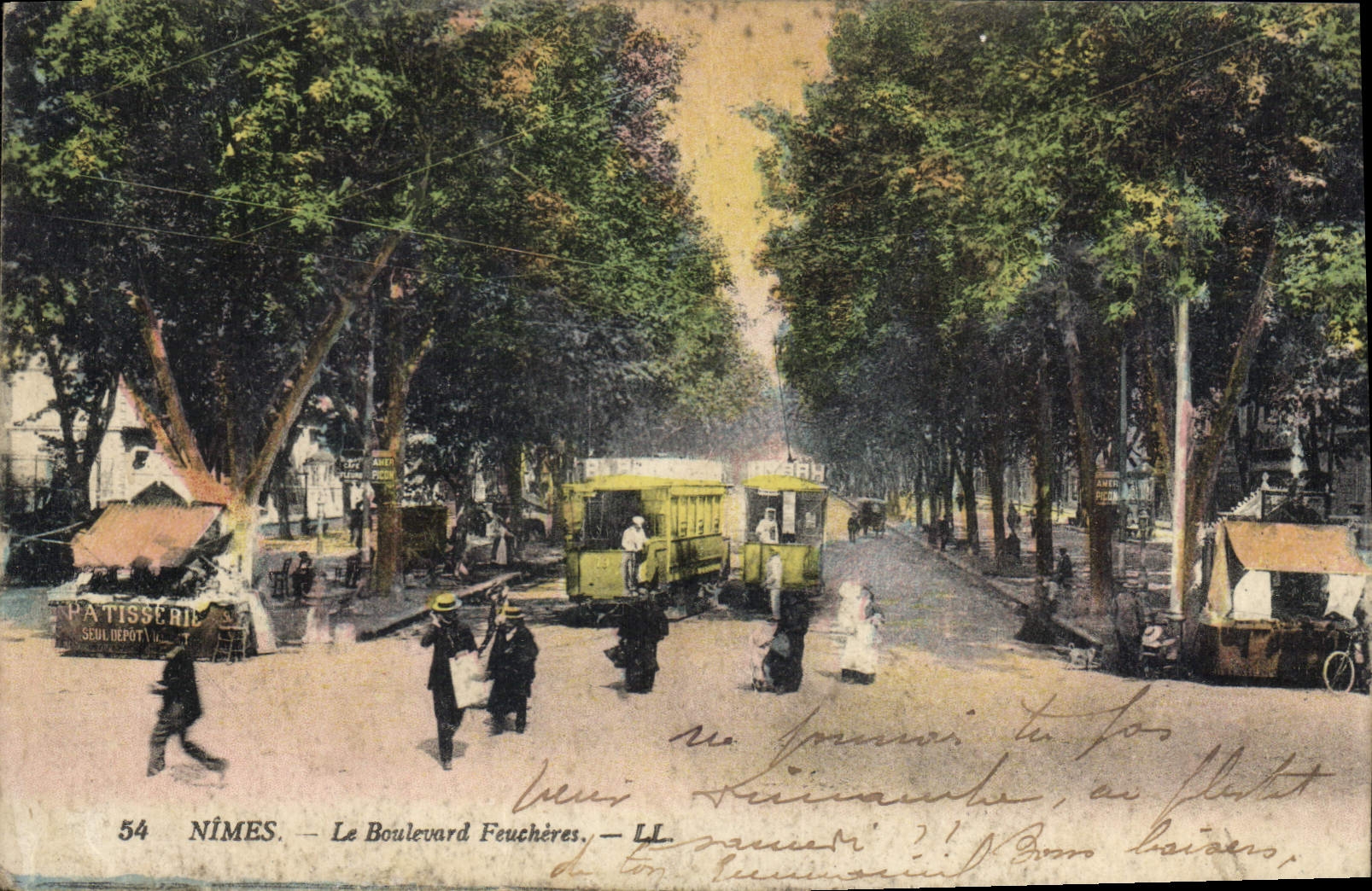 CPA Nimes Le Boulevard Feucheres Tramway