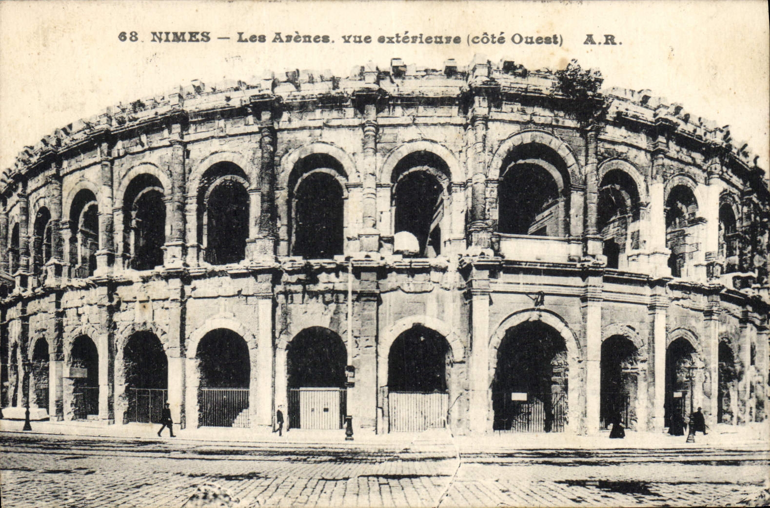 CPA Nimes Les Arenes vue exterieure cote Ouest